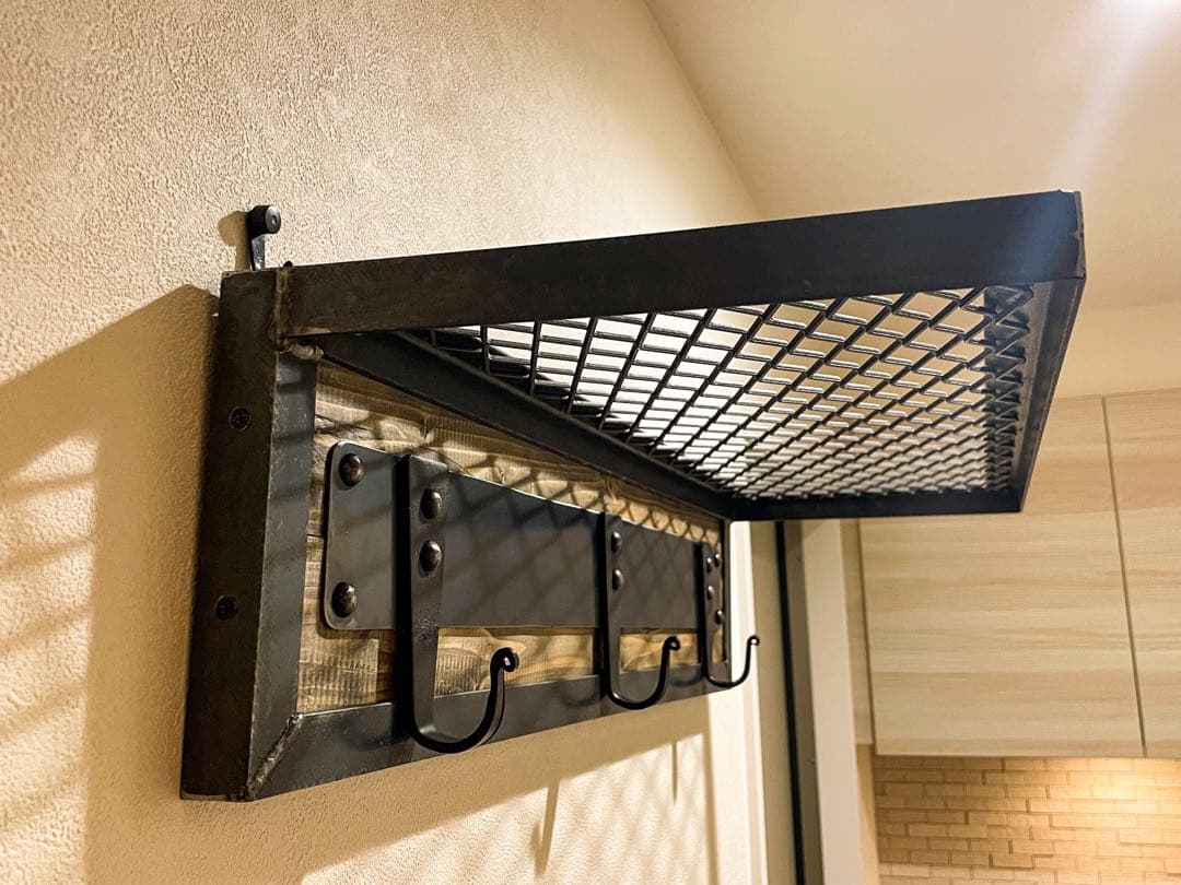 アイアンウォールラックＡ　上着掛け　壁掛け　玄関収納　シェルフ　アイアン家具